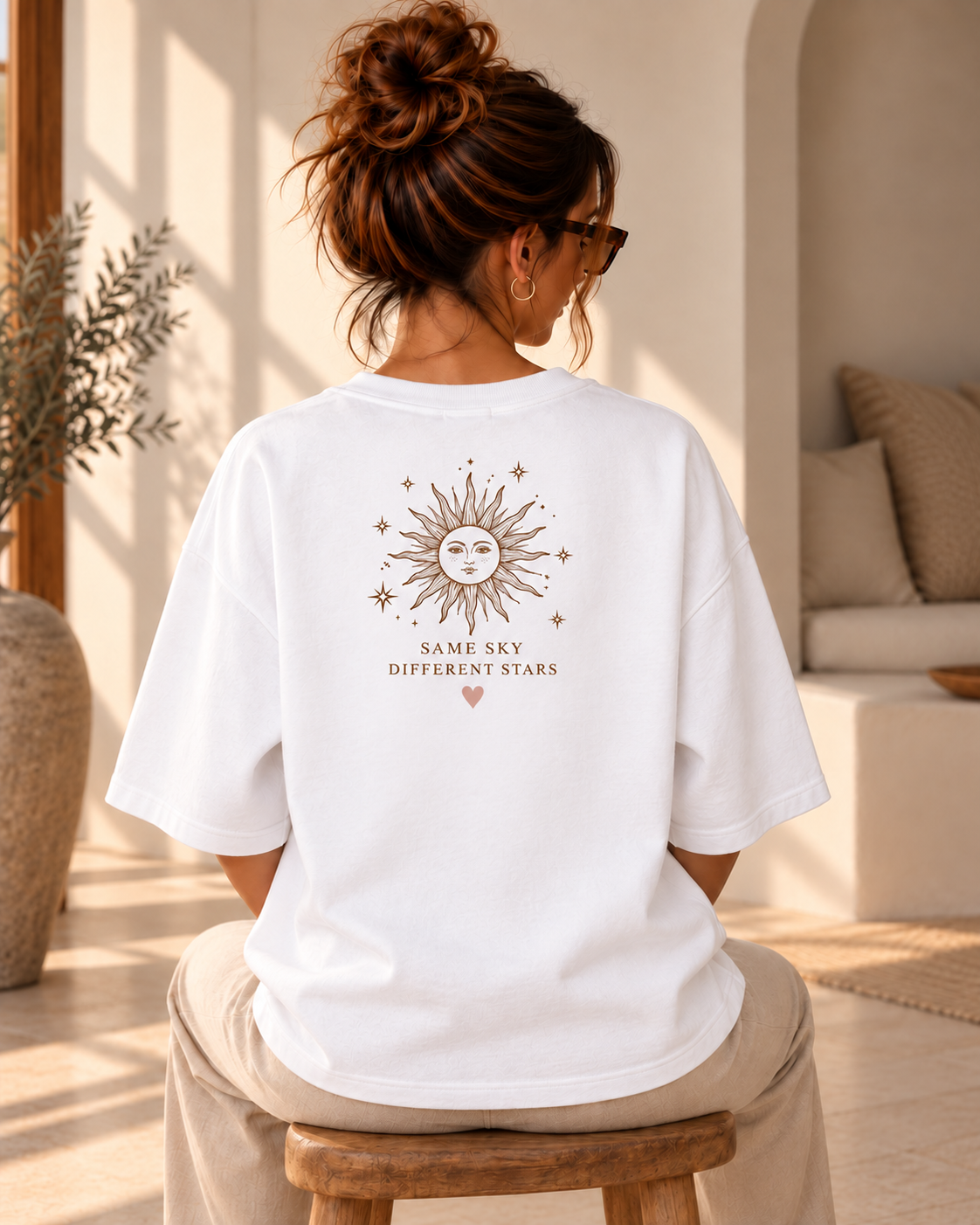 T-shirt Same Sky Different Stars Zon - Wit (mama)