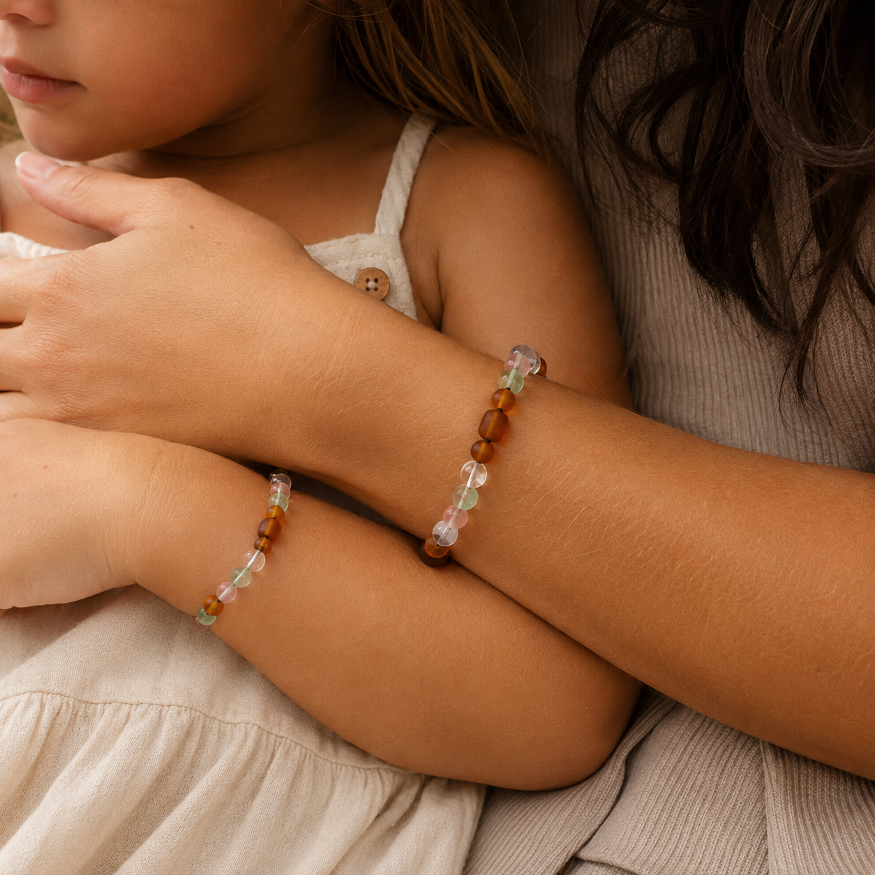 Matching armbandjes – Barnsteen, Bergkristal & Cherrykwarts | Helderheid & Liefde