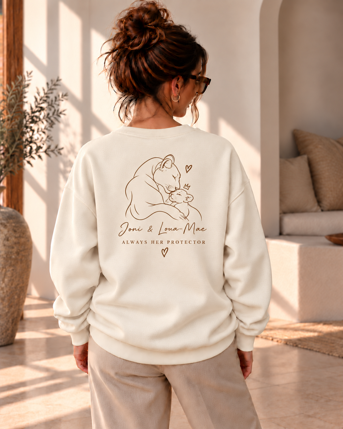 Trui Always Her Protector Leeuwin met namen - Ivory (mama)