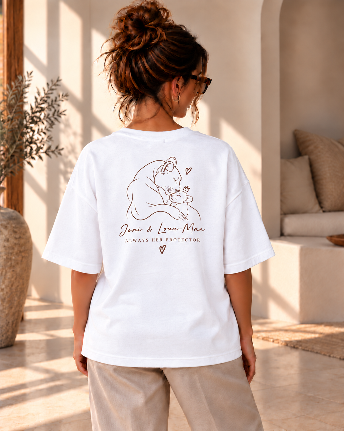 T-shirt Always Her Protector Leeuwin met namen - Wit (mama)